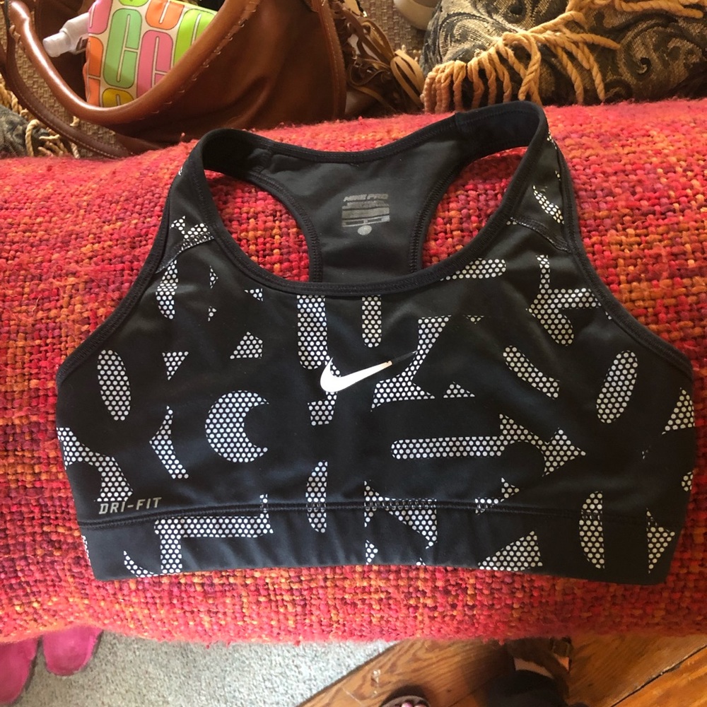 Nike sports bra size small